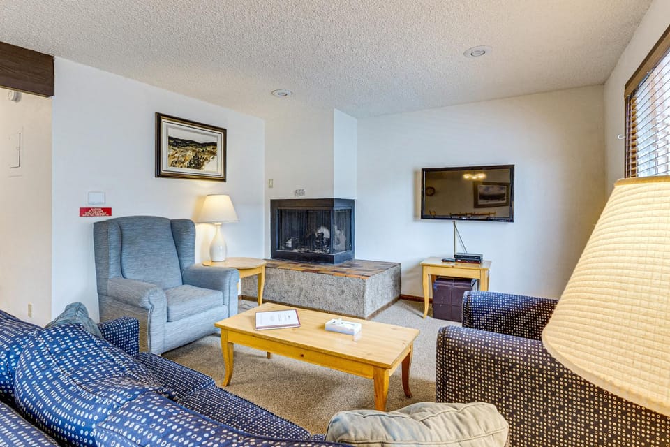 Trail Blaze & Unwind! Winter Park Condo w/ Pool House in Fraser