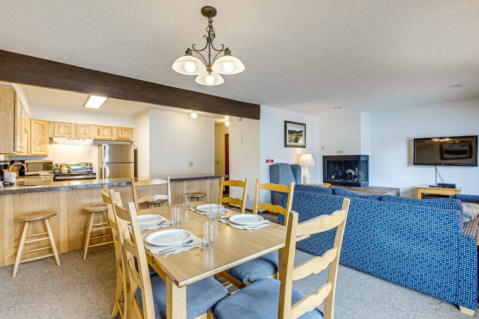 Trail Blaze & Unwind! Winter Park Condo w/ Pool House in Fraser