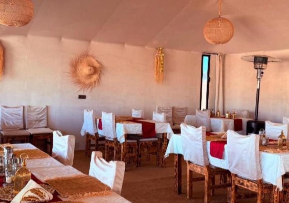 Restaurant/places to eat, Living room, Banquet/Function facilities, Seating area