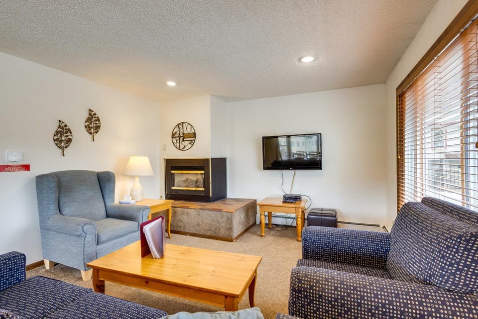 Mtn Base w/ Hot Tub Access Near Winter Park Resort House in Fraser