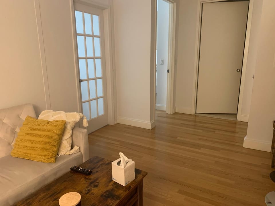 wall street large Private Bedroom ,High Speed Internet -Female only Vacation rental in Lower Manhattan