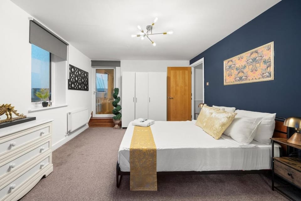 E14 -Spacious 2Bed Flat Sleeps 5 - O2 Arena Views Apartment in London