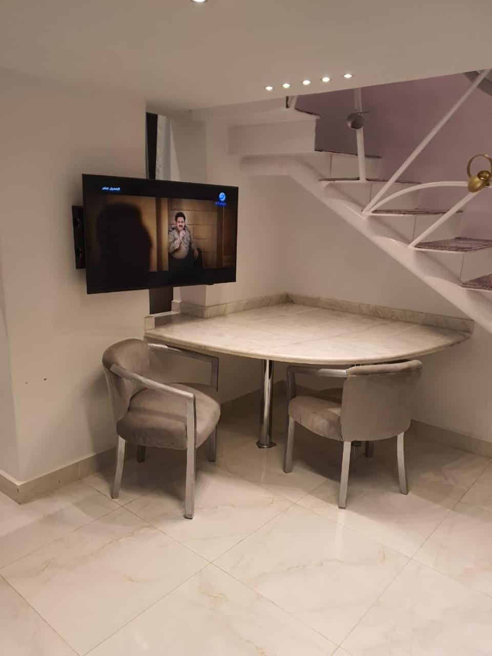 TV and multimedia, Seating area, Dining area