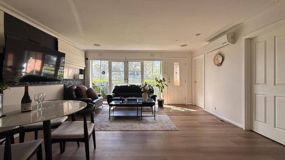 Communal lounge/ TV room, TV and multimedia, Living room, Evening entertainment