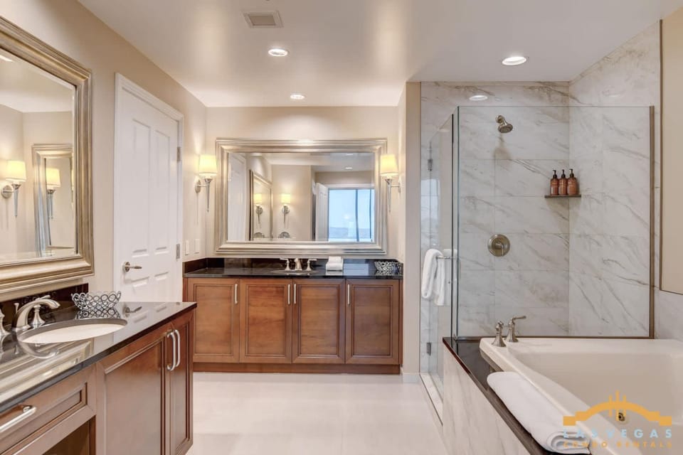 MGM Signature-27-820 1Br 2Ba F1 Pits Suite Balcony House in Las Vegas Strip