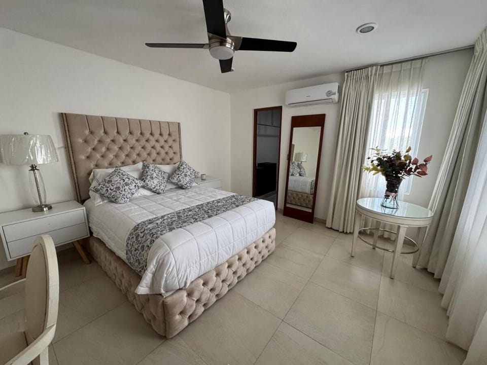 Beautiful house with a pool House in Merida