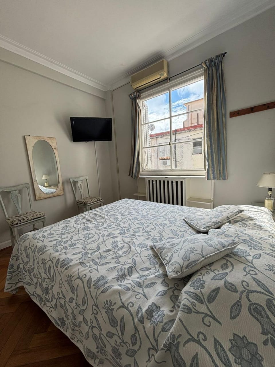 Clásico Porteño Apartment in Buenos Aires