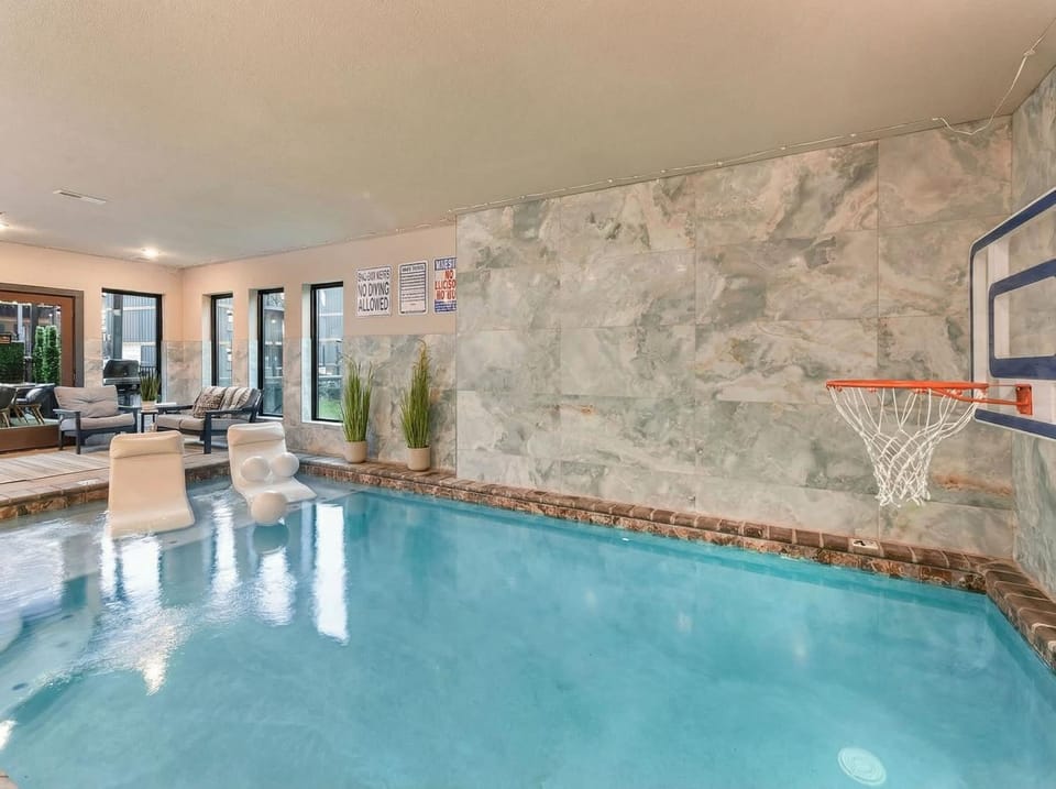 20 Guest 5 Bed - Resort Waterpark - Indoor Pool Chalet in Sevierville