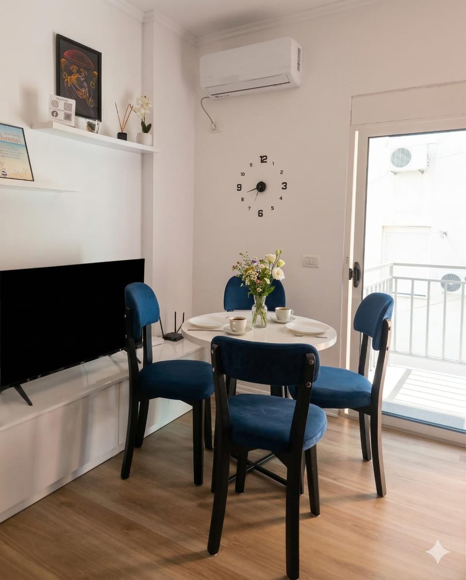 TV and multimedia, Balcony/Terrace, Living room, Dining area, air conditioner