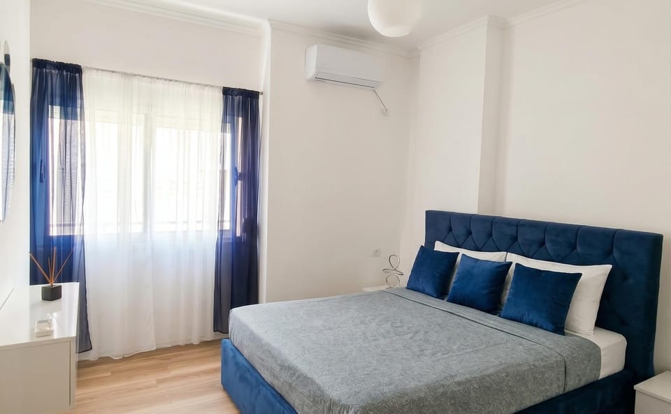 Bed, Photo of the whole room, Bedroom, air conditioner