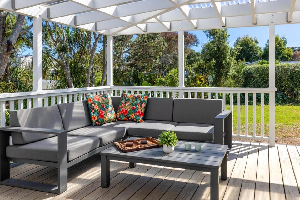 Blackpool Living - Beaches, Village & Easy Living House in Auckland Region