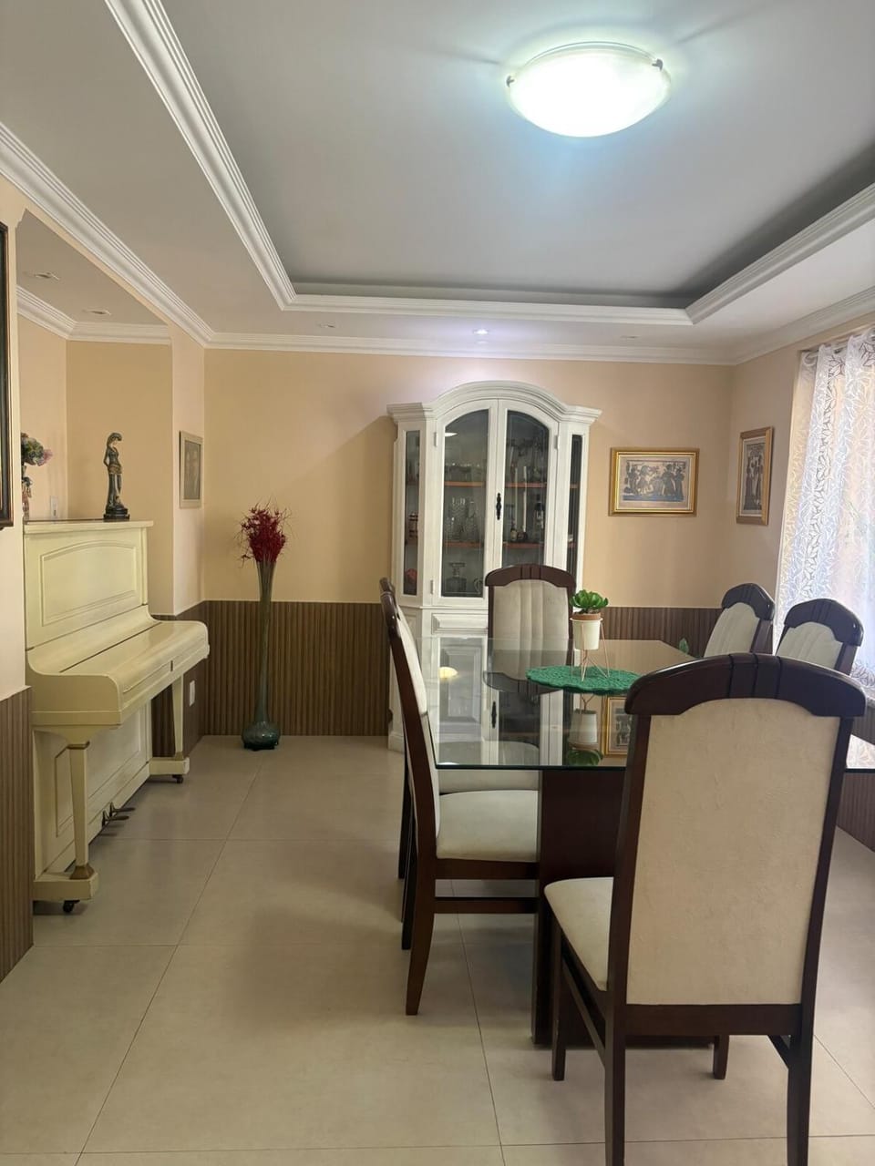 Casa no Centro, perto da Igreja Matriz, com varanda e ar condicionado House in São Pedro da Aldeia