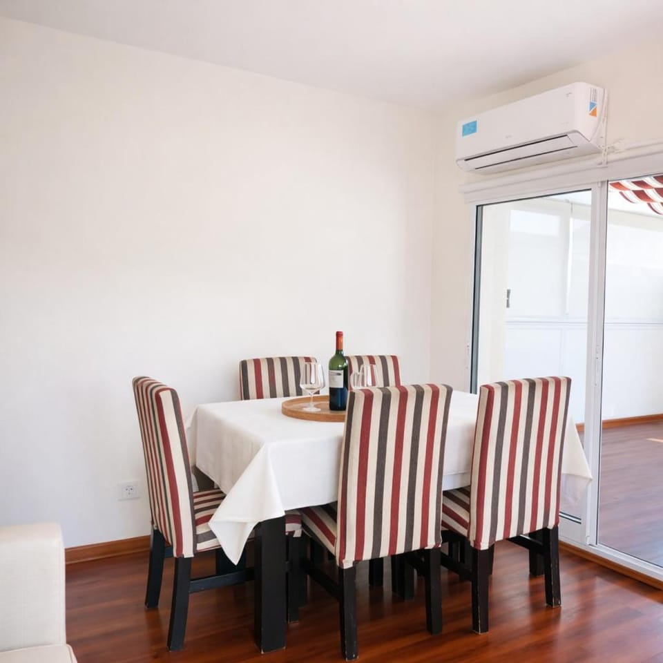 Luminoso 4 ambientes, terraza con parrilla - Zona Céntrica Htal Garrahan Apartment in Buenos Aires