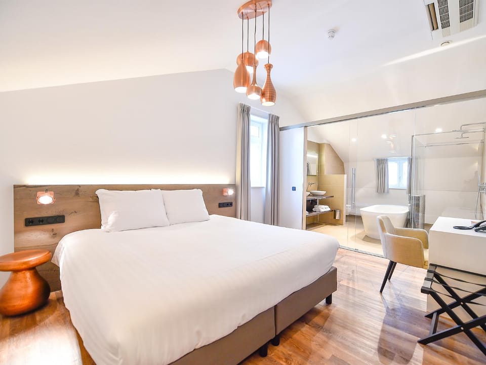 Bathroom, Photo of the whole room, Bedroom