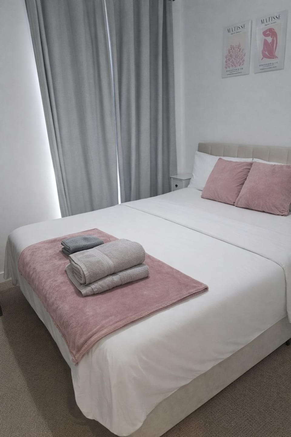 Spacious 2-bed Apt Near Canary Wharf- Long stay Apartment in London