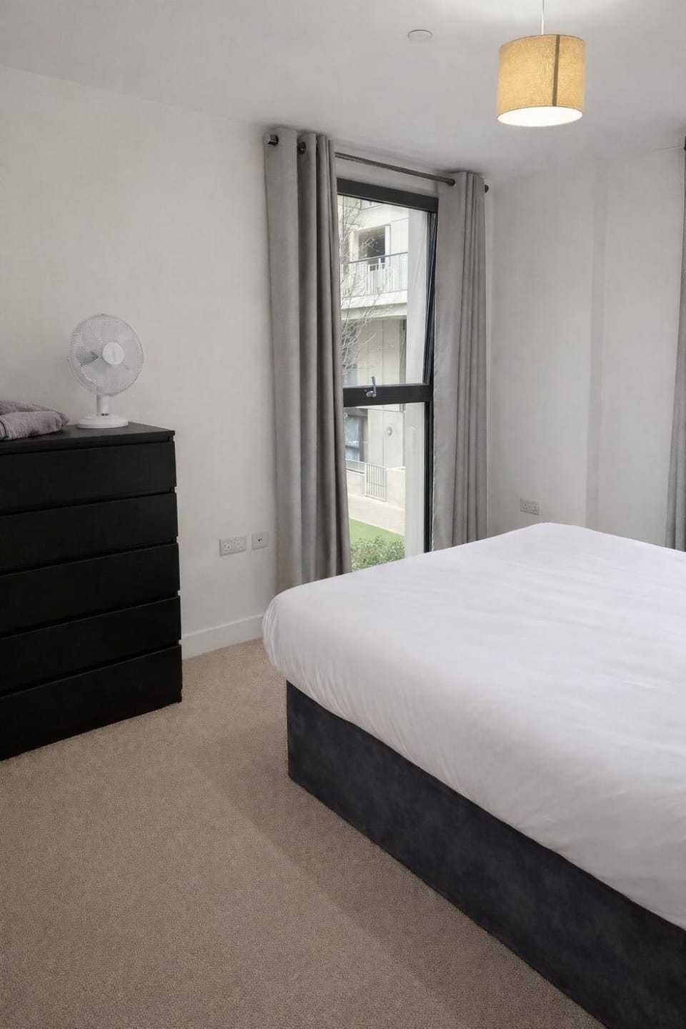 Spacious 2-bed Apt Near Canary Wharf- Long stay Apartment in London