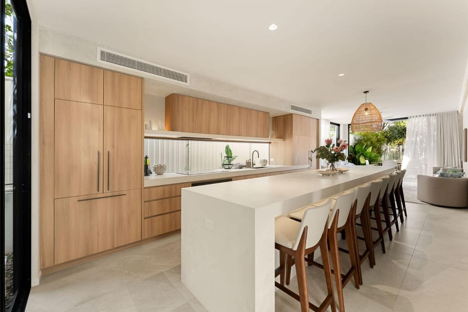 Solis Villas - Beachfront, EV charger & Lift House in Pottsville