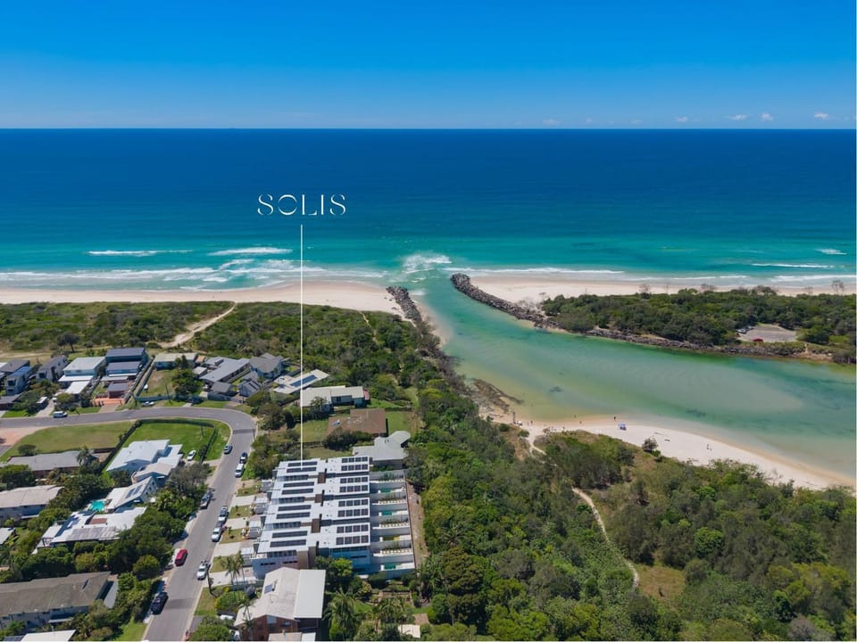 Solis Villas - Beachfront, EV charger & Lift House in Pottsville