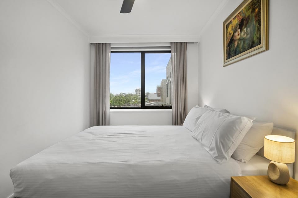 Comfortable Stay Near Melbournes West End Apartment in Melbourne