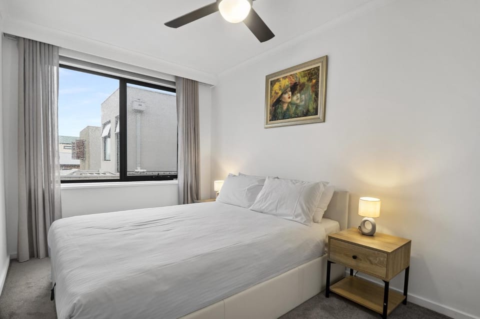 Comfortable Stay Near Melbournes West End Apartment in Melbourne