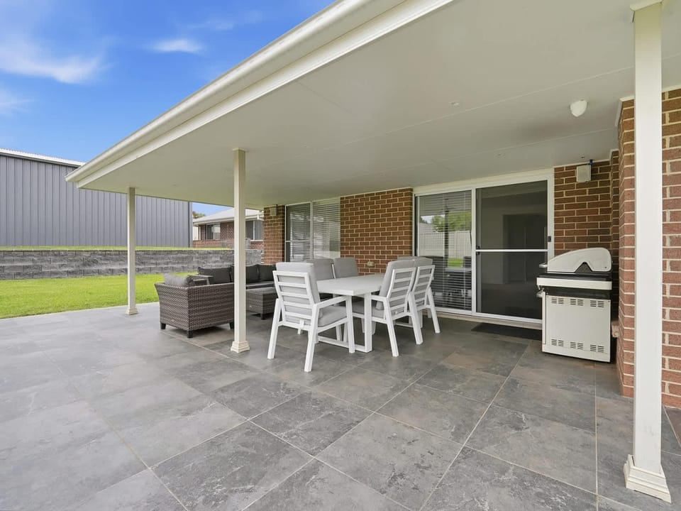 The Fairway - Refined Living & Private Guest Suite House in Canobolas