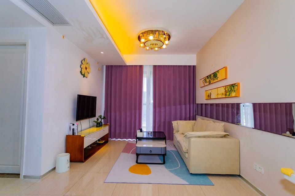 - Parent child Travel - Phoenix Airport - Sanya Railway Station - Sanya Bay - West Island - Luhuitou - Dadonghai - No-1 Harbor City - Sea Travel Duty Free City - Liberation Road Pedestrian Street Apartment in Sanya