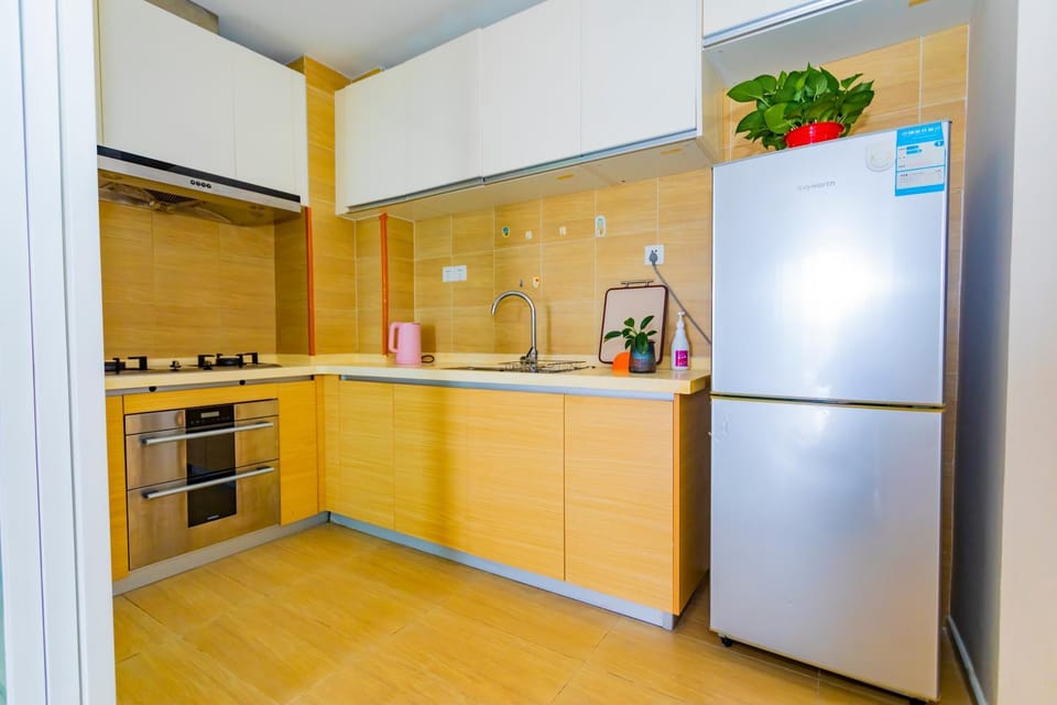 - Parent child Travel - Phoenix Airport - Sanya Railway Station - Sanya Bay - West Island - Luhuitou - Dadonghai - No-1 Harbor City - Sea Travel Duty Free City - Liberation Road Pedestrian Street Apartment in Sanya