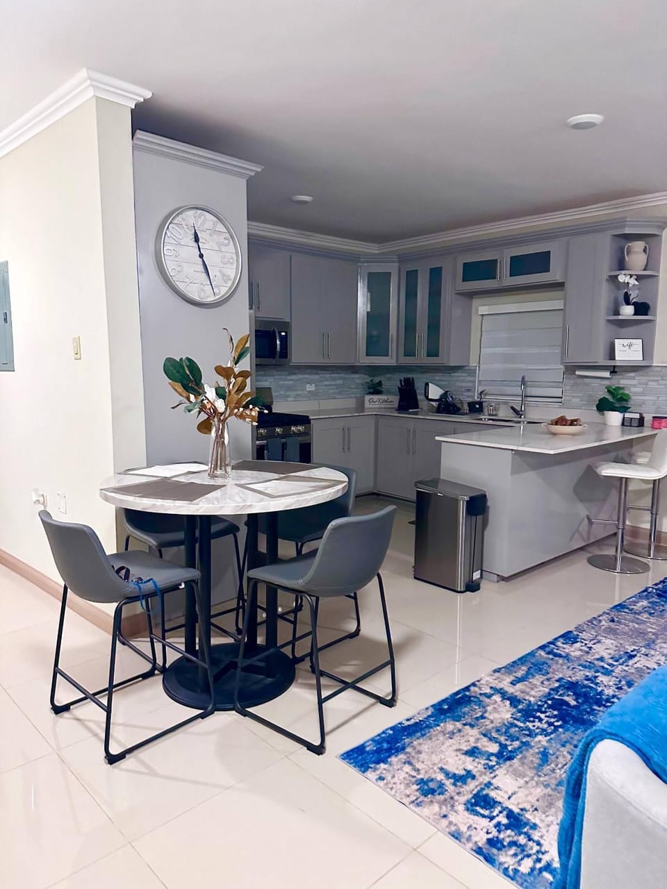 Dining area, kitchen