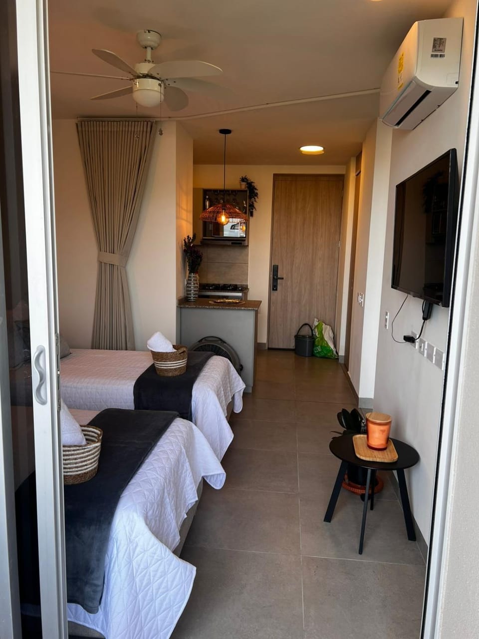Photo of the whole room, Bedroom