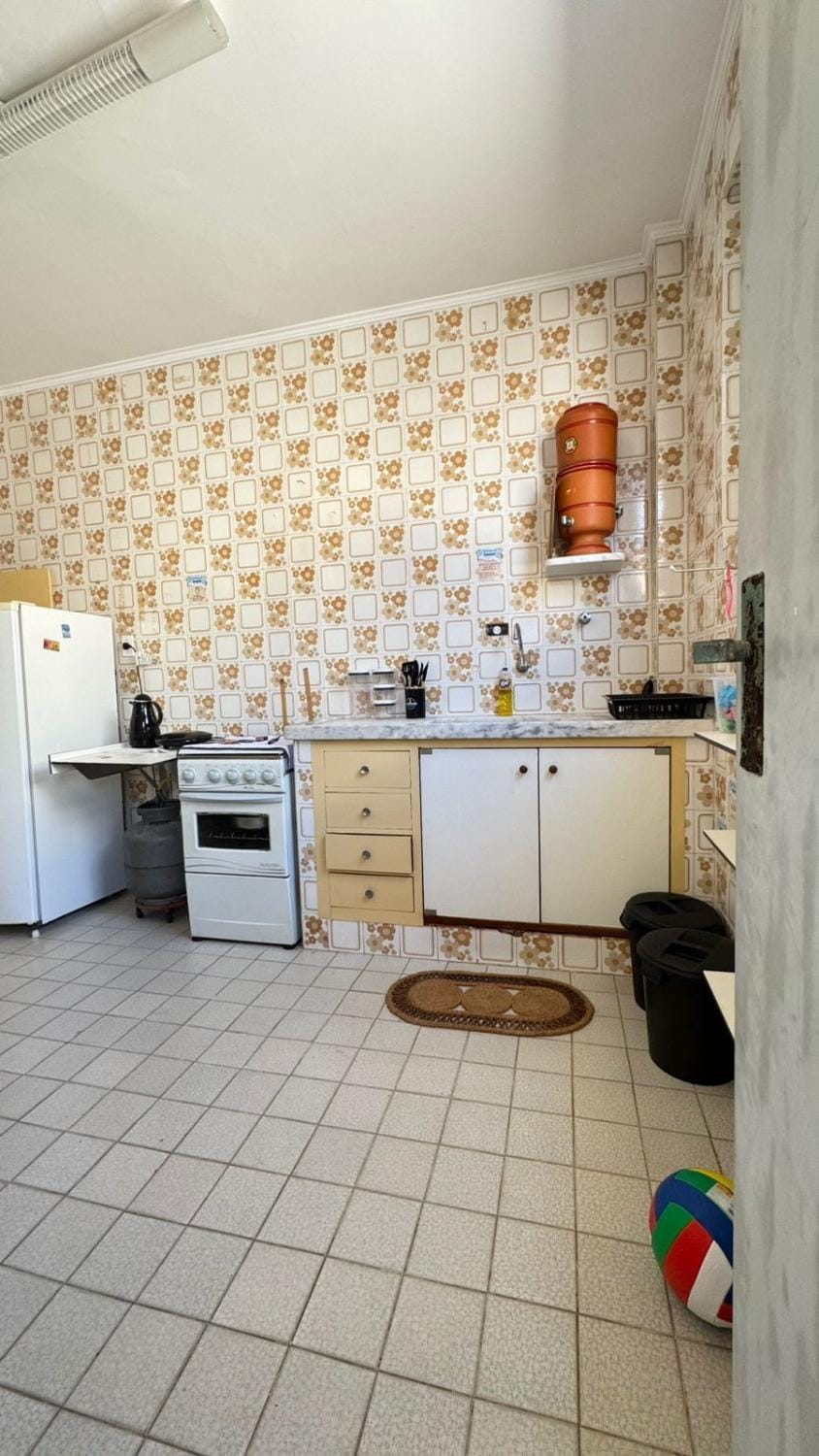 Kitchen or kitchenette, Communal kitchen, oven, pet friendly, stove