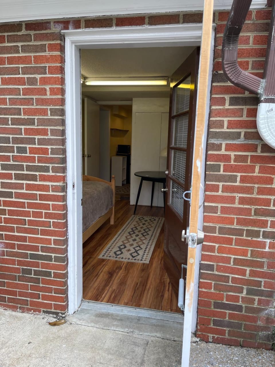Flower Avenue Hosting - Private Room - Twin Bed & Shower - On the Ground Floor - 66 per Night Vacation rental in Silver Spring