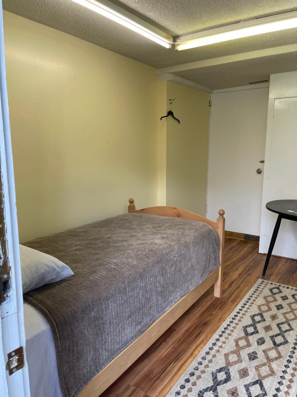 Flower Avenue Hosting - Private Room - Twin Bed & Shower - On the Ground Floor - 66 per Night Vacation rental in Silver Spring