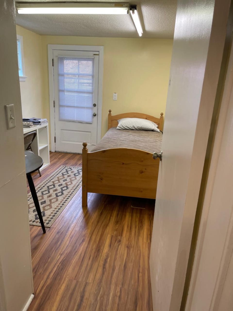 Flower Avenue Hosting - Private Room - Twin Bed & Shower - On the Ground Floor - 66 per Night Vacation rental in Silver Spring