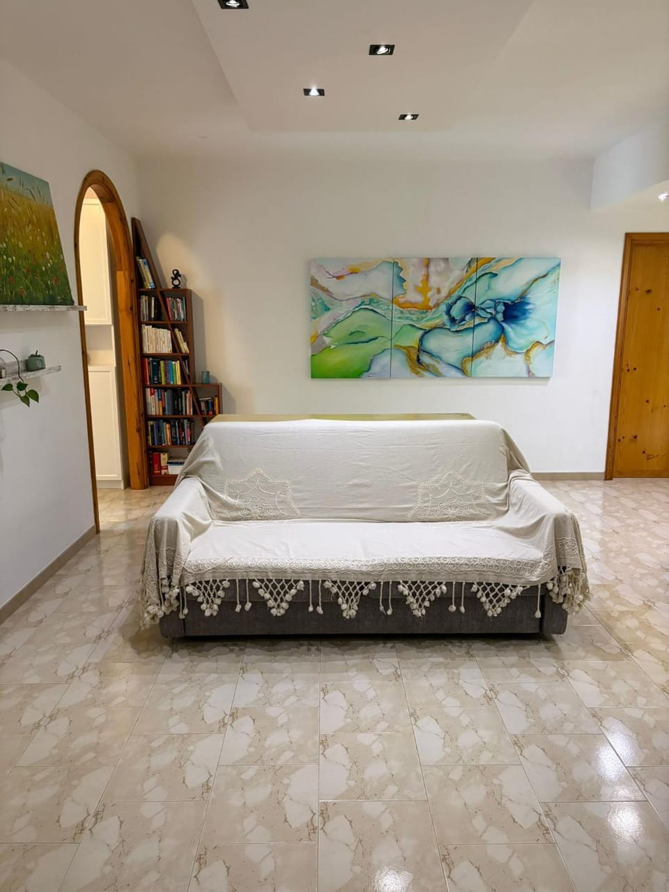 Bed, Area and facilities