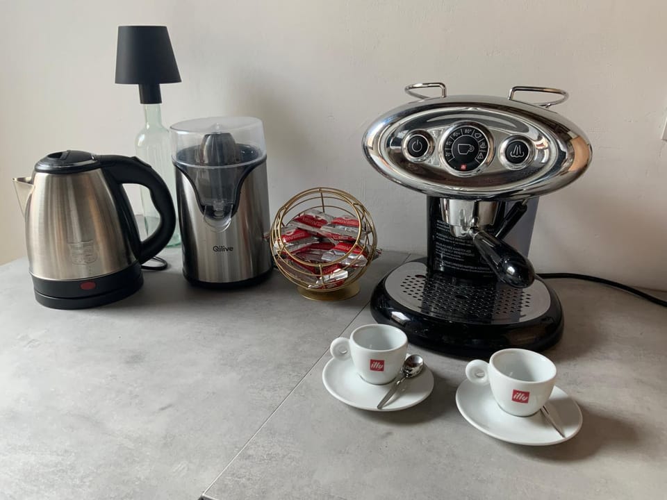 Coffee/tea facilities, Kitchen or kitchenette
