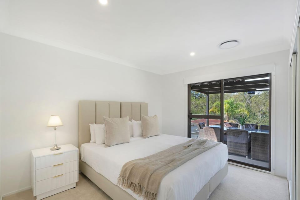 The Point Retreat Waterfront Escape House in Berkeley Vale