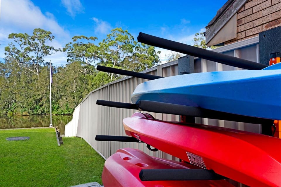 The Point Retreat Waterfront Escape House in Berkeley Vale