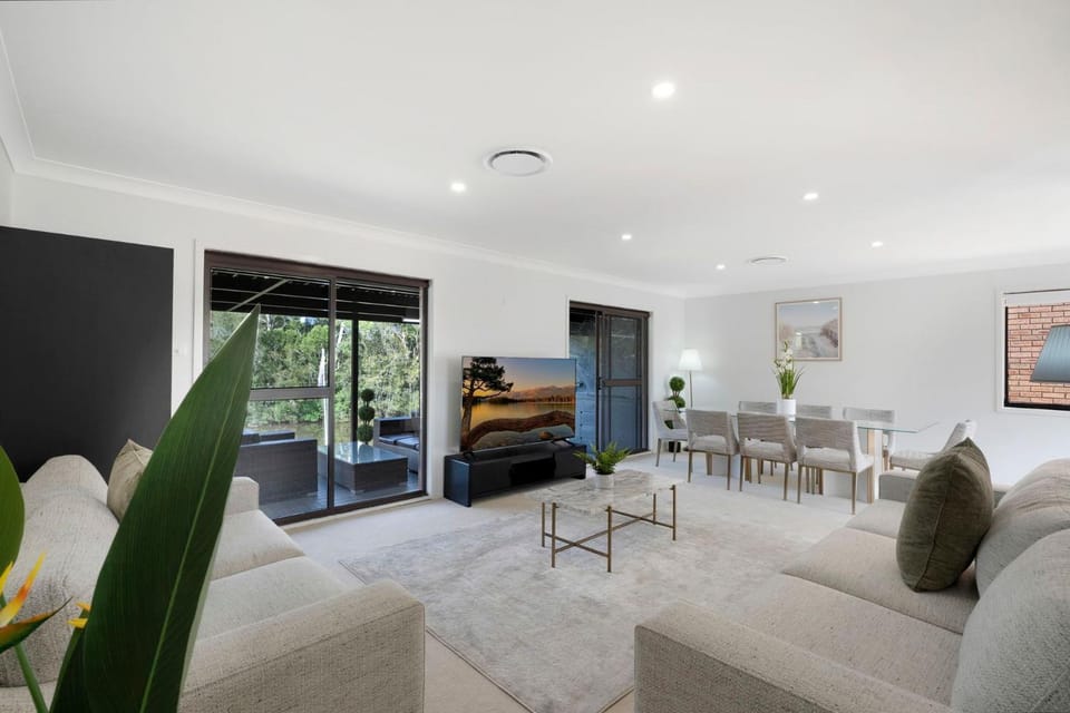 The Point Retreat Waterfront Escape House in Berkeley Vale