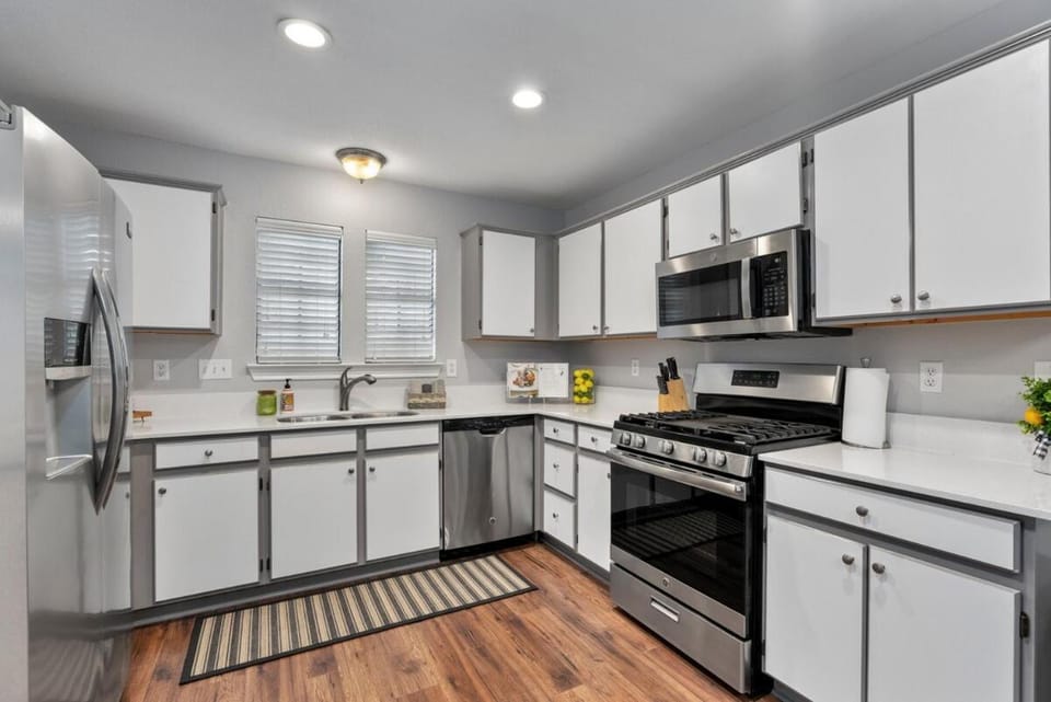 dishwasher, oven, stove, kitchen