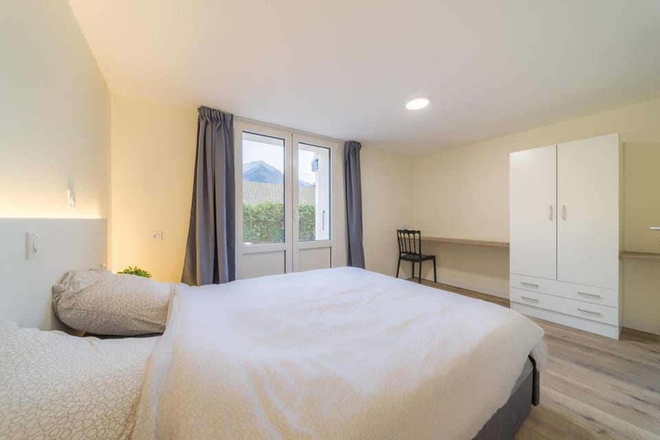 28 Grand Rocher Bright & quiet ground floor 4 BDR Apartment in Auvergne-Rhône-Alpes