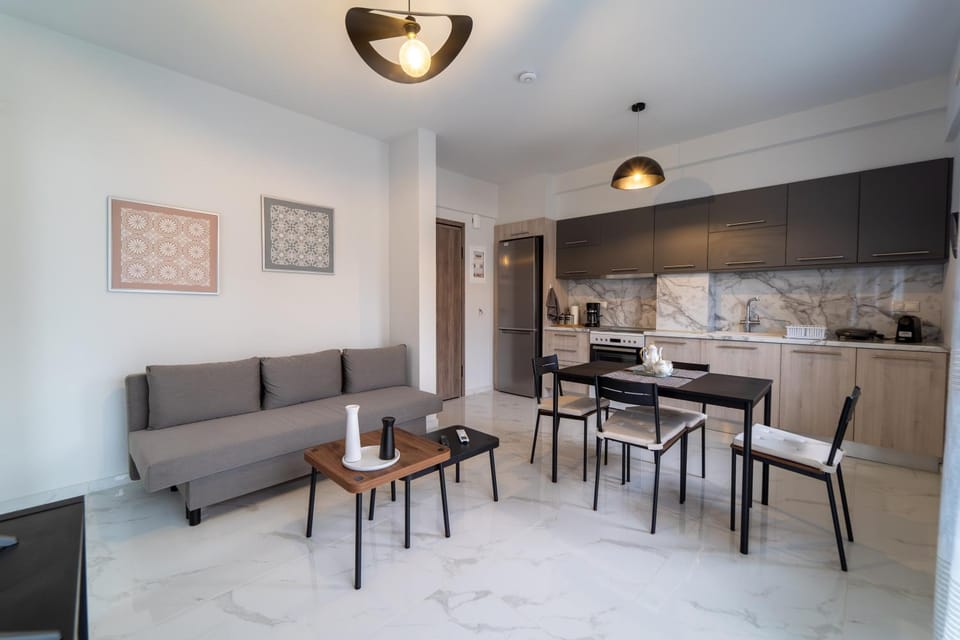 Kitchen or kitchenette, Seating area, Dining area