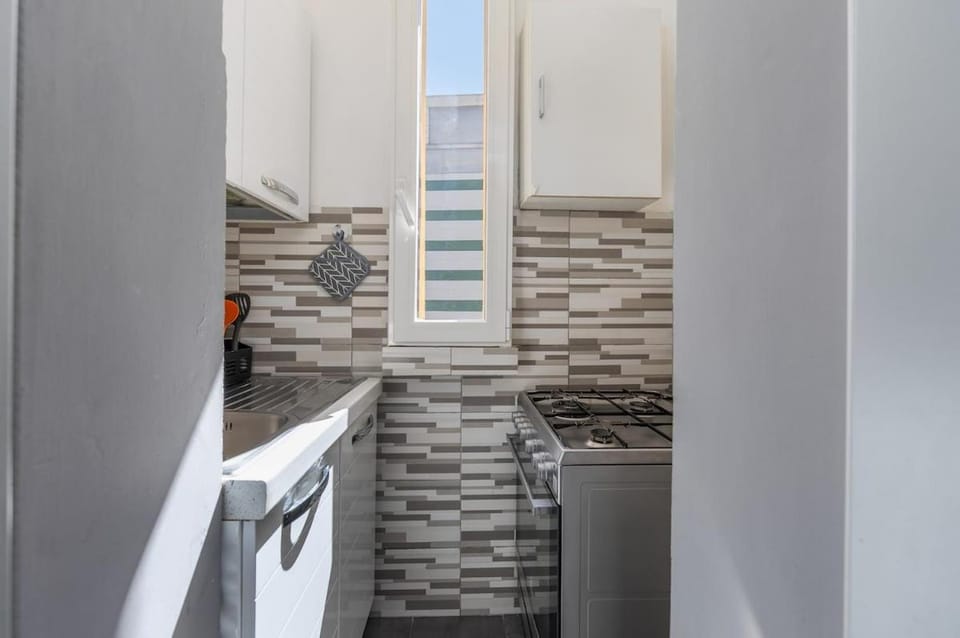 2 min to Tram and Bus - 5min to MXP Shuttle - Air Conditioning - Balcony Apartment in Milan
