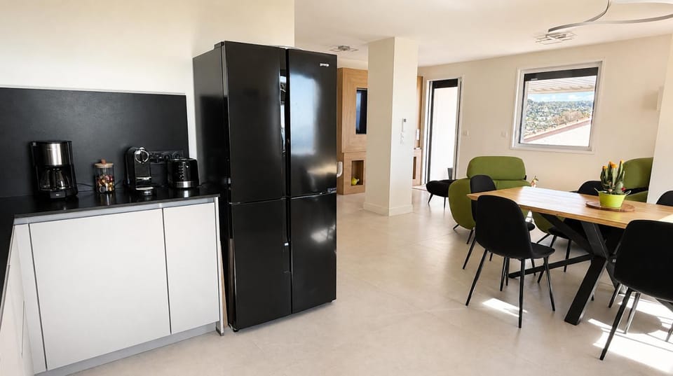 Communal lounge/ TV room, Kitchen or kitchenette, Living room, Seating area, Dining area, Communal kitchen, kitchen, kitchen