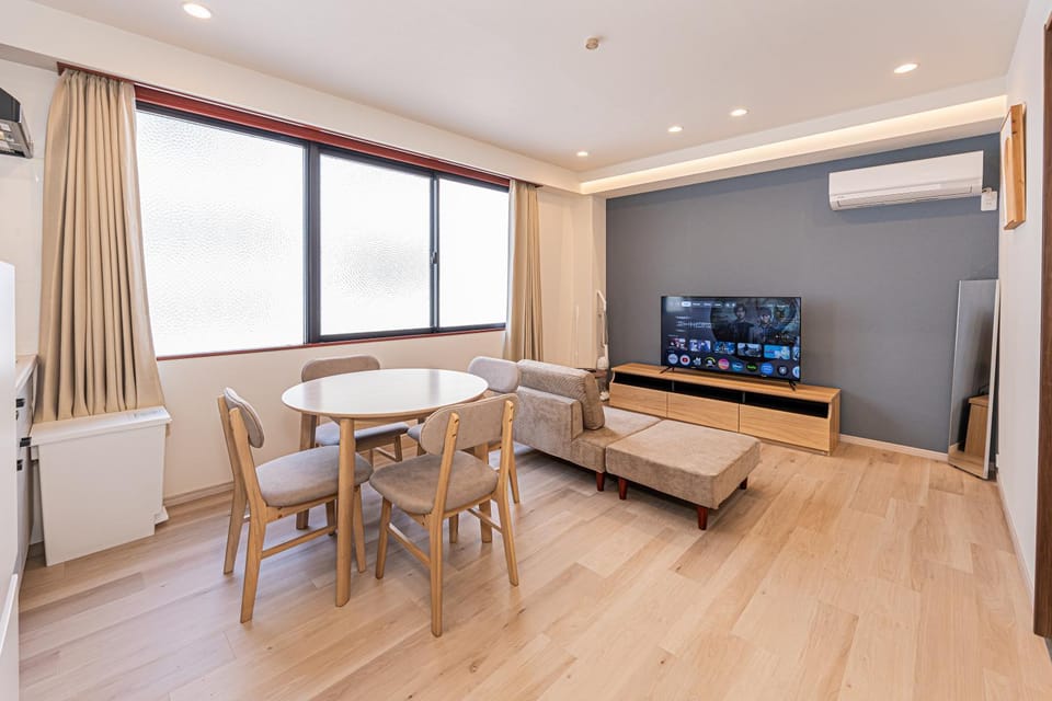 TV and multimedia, Living room, Seating area, Dining area, Evening entertainment