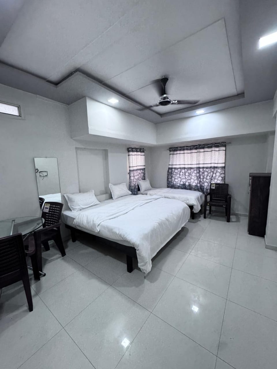 Photo of the whole room, Bedroom