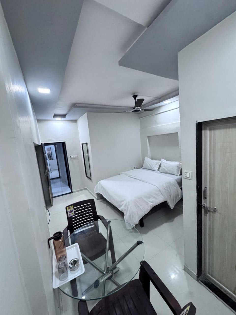 Bed, TV and multimedia, Photo of the whole room, Dining area, Bedroom, air conditioner
