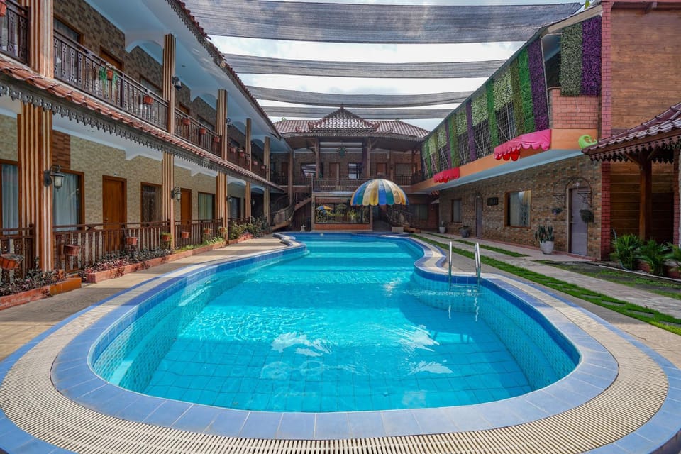 Swimming pool
