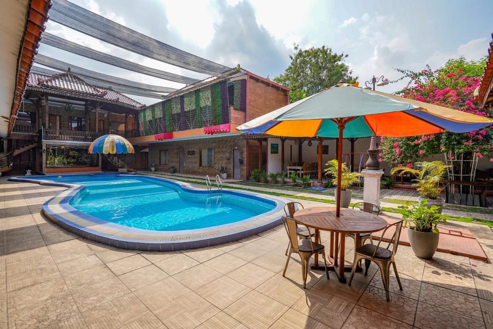 Swimming pool