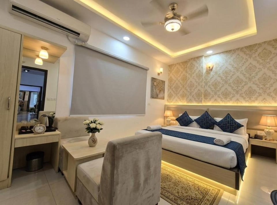 Bed, Living room, Photo of the whole room, Seating area, Bedroom, air conditioner