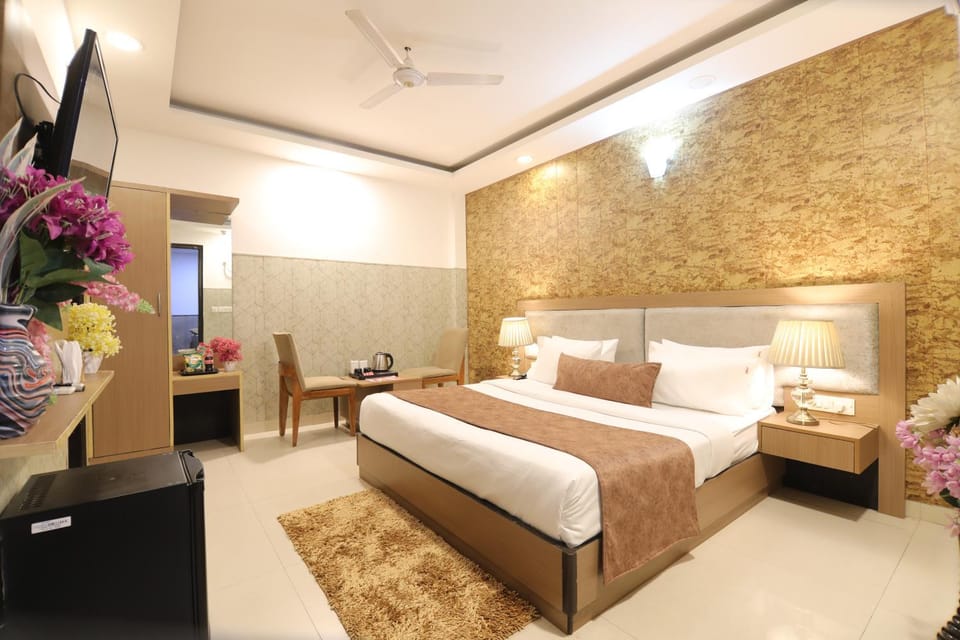 Communal lounge/ TV room, Bed, TV and multimedia, Photo of the whole room, Evening entertainment, Bedroom